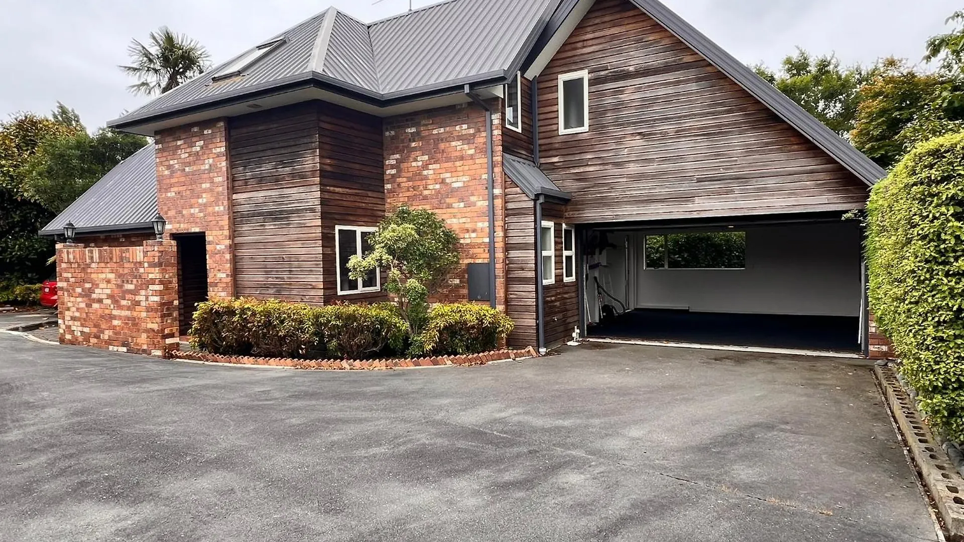 Waimairi Road - Christchurch Holiday Homes