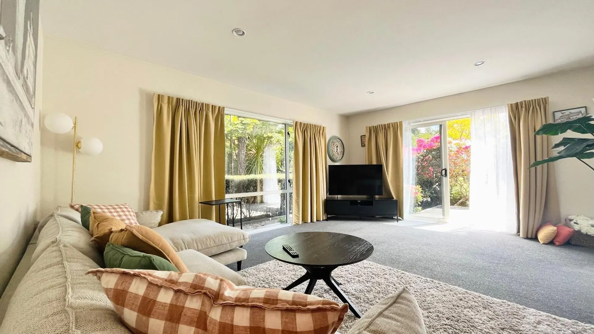 Waimairi Road - Christchurch Holiday Homes 0*,