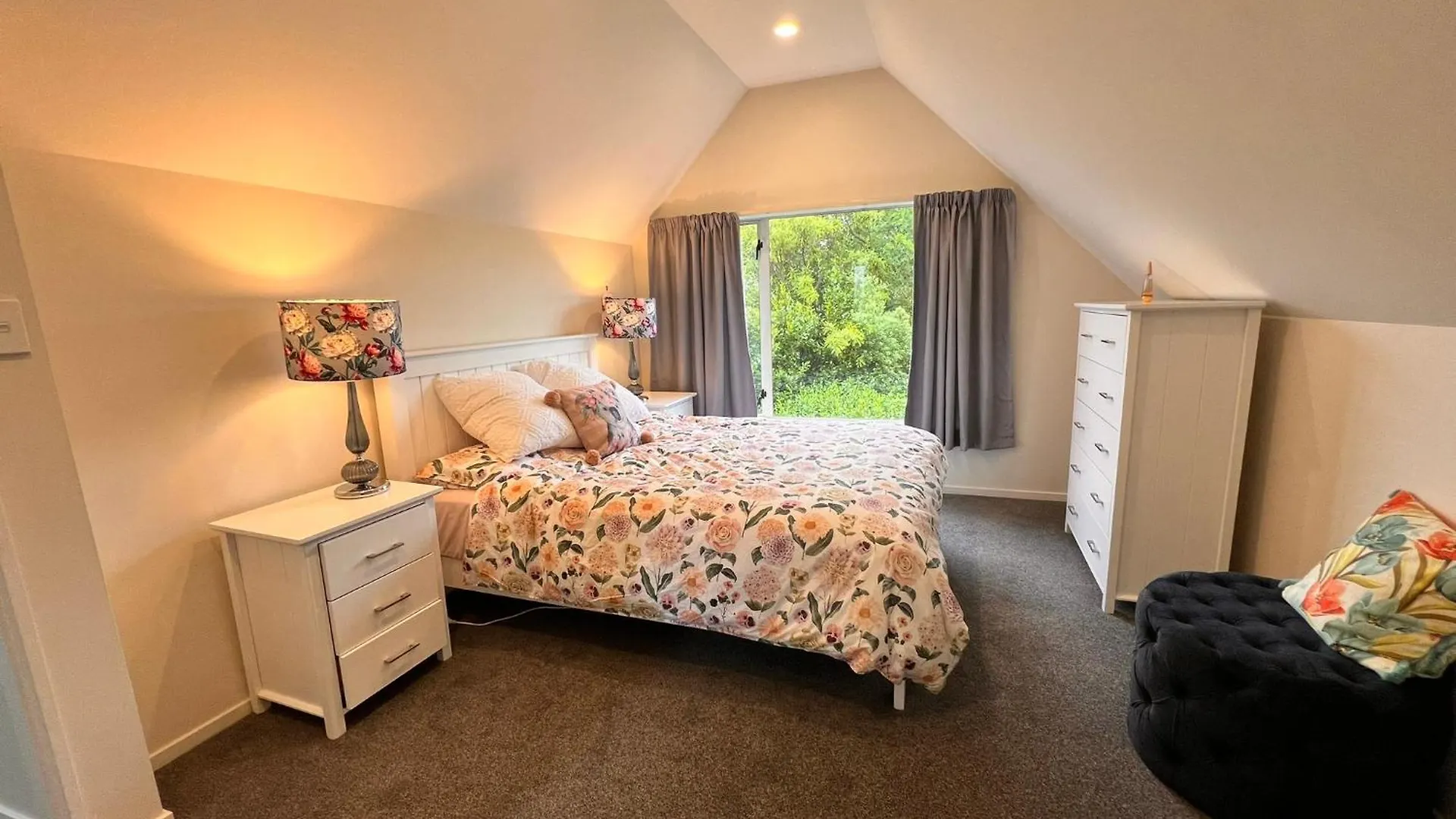 Waimairi Road - Christchurch Holiday Homes