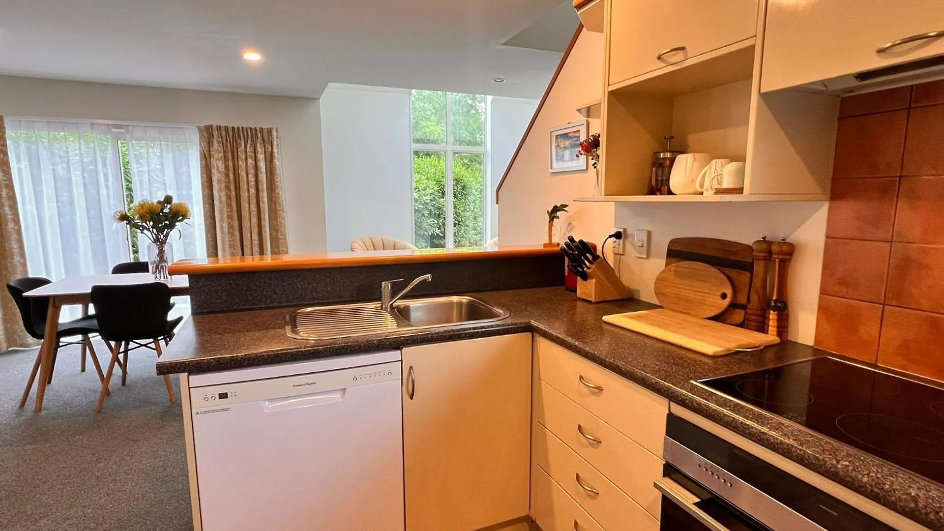 Waimairi Road - Christchurch Holiday Homes