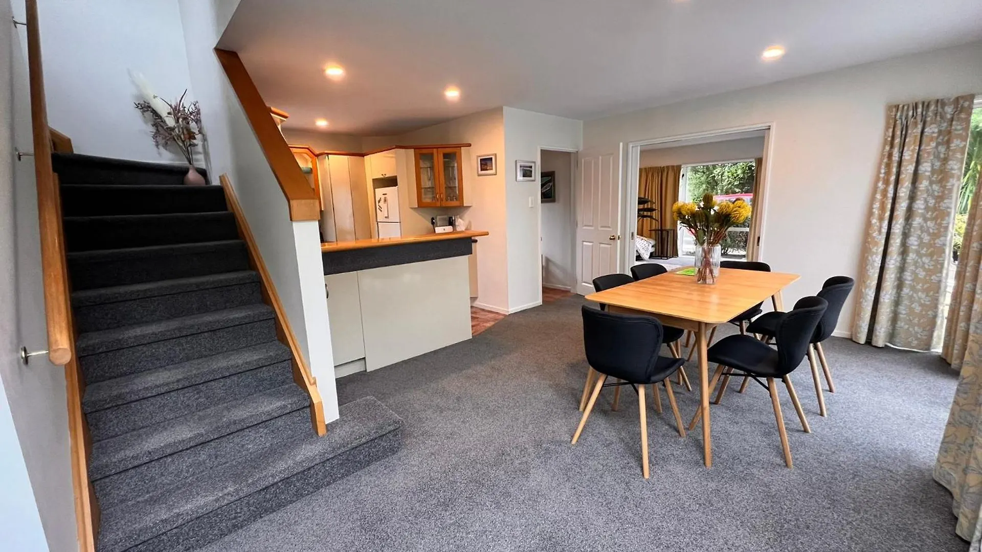 Waimairi Road - Christchurch Holiday Homes New Zealand